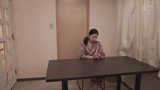 JUQ-642 [中文字幕] 月野ゆりね - 當老公替身的傲慢女上司，恥辱的應付投訴―。被惡劣男生插入固定電動按摩棒持續道歉跟絕頂的人妻―。