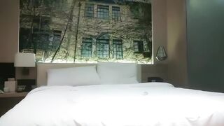 【利哥探花】21岁甜美外围女神，裸体相拥转圈圈，激情啪啪，过程中偷摘套，小姐姐气得够呛怒斥