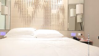 【小宝寻花】约了个高颜值长相甜美妹子，舌吻互摸上位骑乘再到床上舔弄猛操