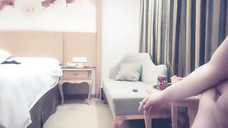 【赵总寻花】苗条大长腿美少妇，撕破黑丝，近景激情性爱，表情风骚动人