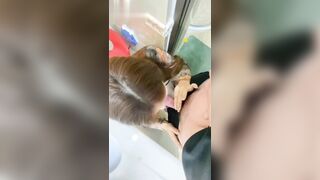 趁妹妹不在家让妹夫好好发泄一下，大姨子主动穿旗袍，勾引妹夫操她骚穴无套内射