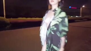 香港辣妈户外露出 “晒胸”成瘾 在公共场所拍摄大量暴露视图