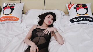 【果冻传媒】极品骚妻-兰心洁【母子愉悦乱伦】年轻母亲与儿子的不论内射性爱，高清720P原版首发【QQCM-007】