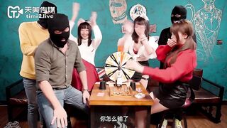 【天美传媒】徐夜夜、尤莉、乐淆雪【3P淫乱国王游戏】三名女优共演回馈粉色大作战，高清720P原版首发【TMW024】