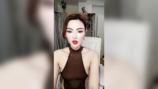 烈焰红唇妖艳浓妆御姐极度诱惑【上篇】丁字裤紧身裙搔首弄姿，内裤拨一边给你看穴，揉捏奶子换装连体吊带网袜
