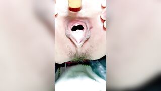 新来的妹子颜值高玩的开，全程露脸漏着奶子的全身黑丝情趣诱惑，让小哥压在身下爆草吃奶亲嘴，撅着屁股玩菊花