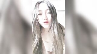 妩媚小少妇露脸性感的情趣睡衣深夜陪狼友骚，口交大鸡巴让小哥无套各种抽插，表情好骚还跟狼友撩骚自慰骚穴