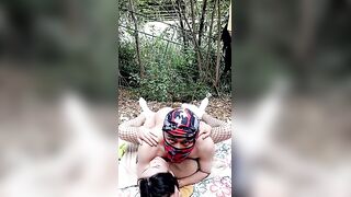 风和日丽小伙户外激情双飞【上篇】全程露脸丝袜情趣装口交大鸡巴，轮草两女大鸡巴好累，淫声荡语不断，精彩刺激