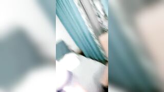 舞蹈系清纯美女桃子情趣学生制服，黑色丝袜超短裙，露完美圆润肥臀，对着镜头扣弄粉穴，抖臀一字马看的心痒痒