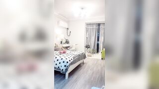 【秘密的咪咪】俏皮少女，试穿各类情趣丝袜，三年疫情几百场性爱，人气登顶看粉穴被插