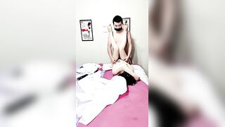 忽悠女顾客做特殊服务激情4P【上篇】大黑牛玩弄骚穴揉捏骚奶子，大鸡巴塞他嘴里口交，多体位暴力抽插，高潮不断
