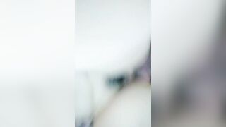 娇羞小姐姐露脸颜值好高，情趣内衣诱惑跟大哥深夜激情啪啪，无套爆草抽插让大哥射在嘴边舔精液吃不要错过