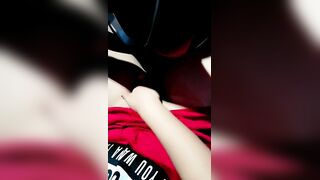 小骚逼深夜打车勾搭司机户外激情啪啪【上篇】全程露脸漏奶子逼逼塞跳蛋自慰勾搭，口交大鸡巴让大哥各种爆草内射