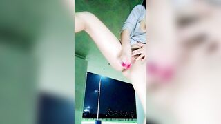 【渣女来袭】全程露脸户外激情啪啪，性感好身材给大哥口交大鸡巴，站着被后入爆草抽插玩弄菊花高潮