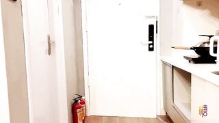【圣诞特辑】极品网红女神【甜多酱】心机婊骚妹偶遇前男友，圣诞节‘内射’狂欢，电臀狗腰极射无毛白虎穴中出