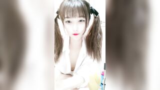 【小虎牙极品清纯萝莉-衬衣长裙裸舞篇】双马尾笑起来超甜，喜庆红色情趣装，拨开内裤扣穴，衬衣长裙换装诱惑，一线天馒头美穴特写