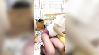 【少妇的感觉】独树一帜的倒立抽插，这蜜桃臀高耸，折叠式看自己骚穴被干，谁来挑战？