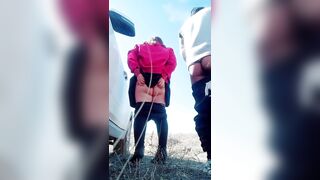【户外偷情】真实夫妻，全程露脸蓝天白云，脱了裙子漏着奶子让小哥后入草大屁股给狼友看，真实感很强不要错过