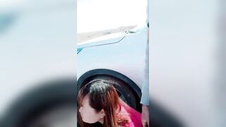 【户外偷情】真实夫妻，全程露脸蓝天白云，脱了裙子漏着奶子让小哥后入草大屁股给狼友看，真实感很强不要错过