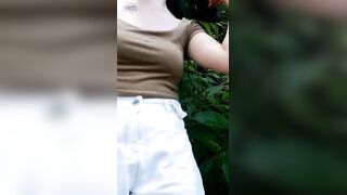 【户外勾引啪啪啪】姐妹俩公园勾搭，极品美乳，露脸口交，幽静小路上后入啪啪，紧张刺激玩得就是心跳