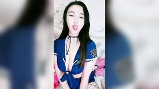 【制服诱惑-1】肥臀御姐系美妞，渔网袜掏出大奶子，手指猛扣骚穴，振动棒舔弄插入，搞得水声哗哗，娇喘嗲嗲呻吟浪叫