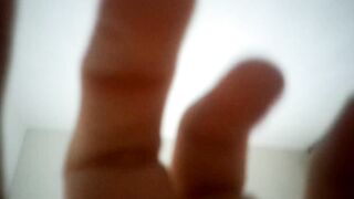 河南某校水嫩漂亮的大学美女背着男友和校友偷情,道具把逼玩的淫水都流一床