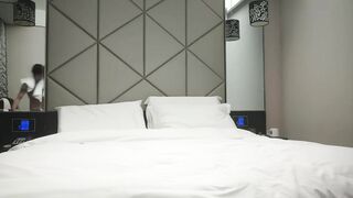 外围收割机，直播间粉丝强烈要求返场，双洞齐开，极品小萝莉，欲仙欲死