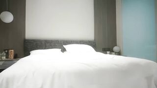 小萝莉没见识到厉害，各种姿势啪啪干得高潮不断一直叫