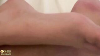 迷奸婴儿肥漂亮美眉呼噜震天睡的像死猪 小穴猛抠 无套插入